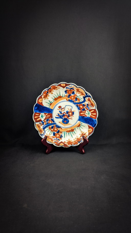 Teller aus Imari-Porzellan mit japanischem Blumendekor Ende des 19.