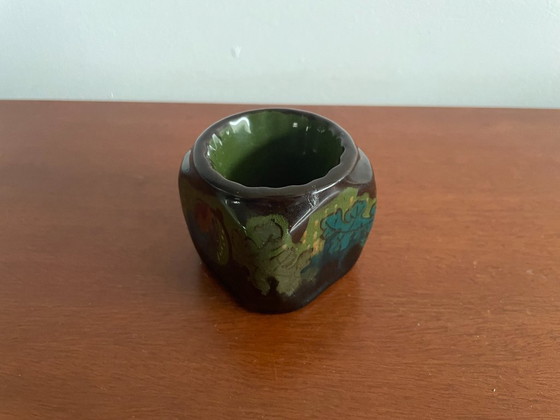 Image 1 of Arnhemsche Fayencefabriek - Zwei quadratische Kerzenständer aus glänzendem Steingut im Jugendstil