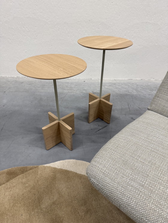 Image 1 of 2 tavolini Beek Cross in legno massello di rovere