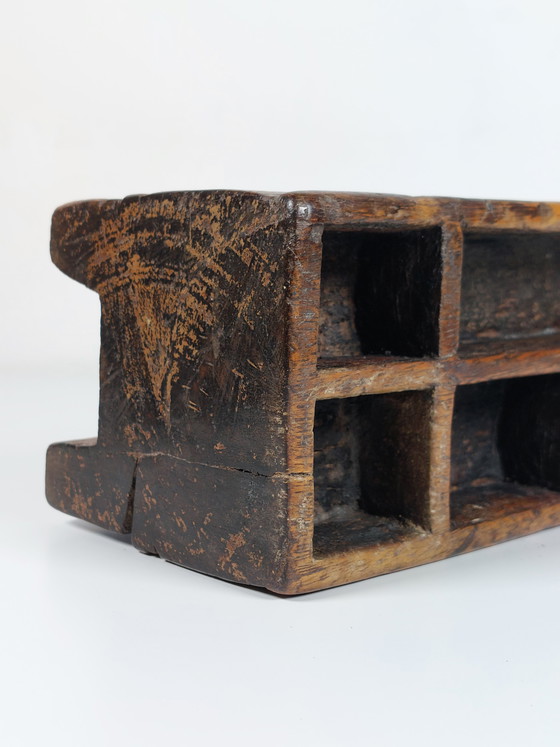 Image 1 of Recipiente antiguo de madera para nueces de betel, almacenamiento asiático, Indonesia, Java