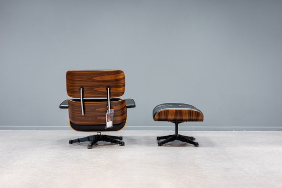 Image 1 of Eames loungestoel + voetenbank "jubileumeditie"