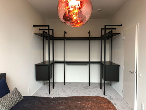 Porro Walk-in wardrobe, upright black, shelves melamine carbon fiber