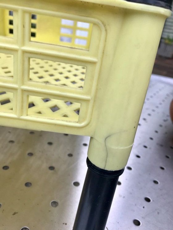 Image 1 of Estante modular de plástico amarillo pastel de los años cincuenta LL