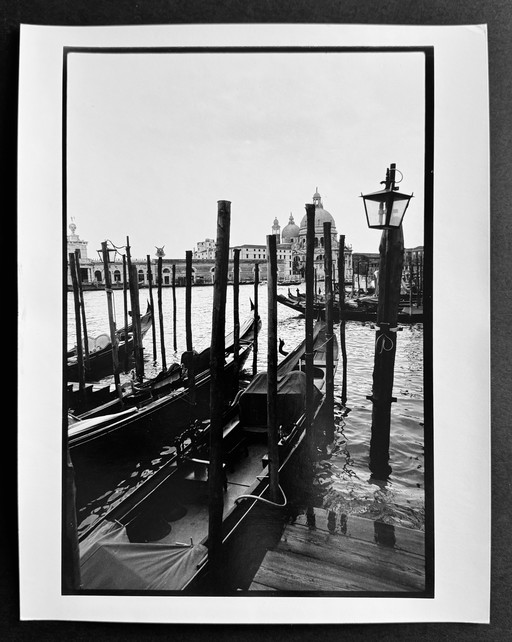 Venecia 2002 - Góndolas frente a la Salute - Fotografía firmada