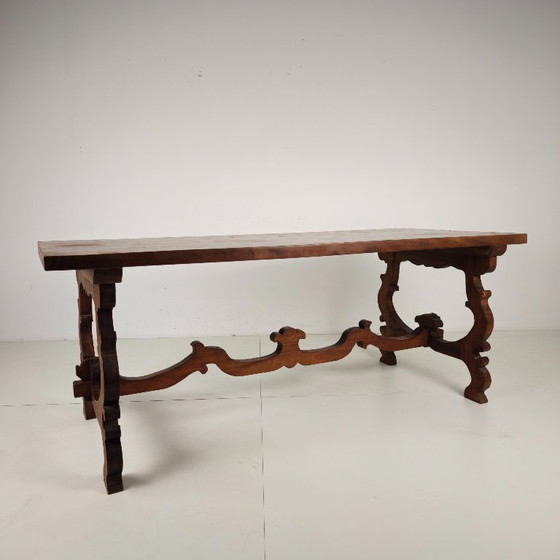 Image 1 of Tavolo da pranzo spagnolo in legno massello – XX secolo
