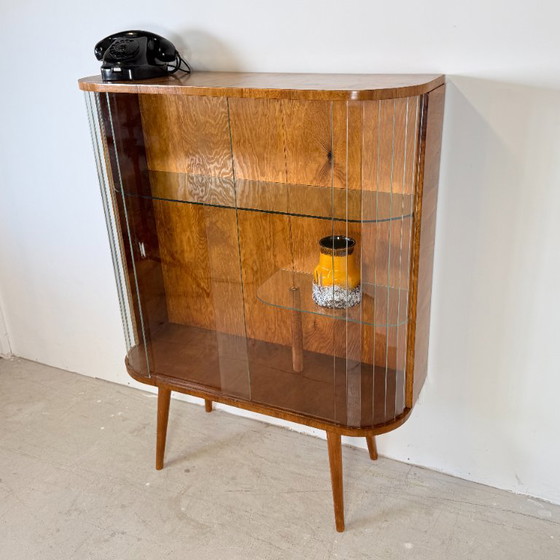 Vetrina vintage con ante in vetro – Impiallacciatura in noce caldo e stile Art Déco – Anni '50 – Vetrine (photo 6 of 14)