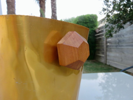 Image 1 of seau à glace en aluminium anodisé doré et texturé, poignées en teck, signé TL Paris, 1970
