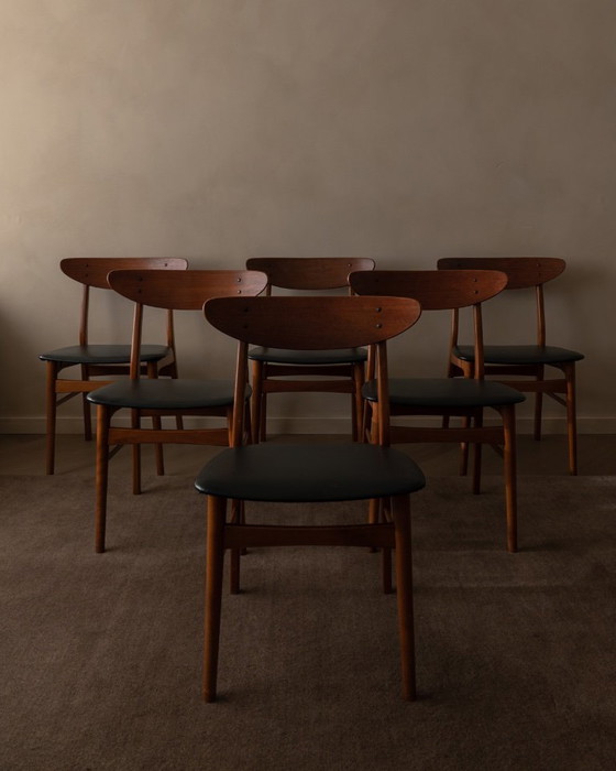 Image 1 of Juego de 6 sillas de comedor danesas de mediados de siglo · Teca y escayola negra
