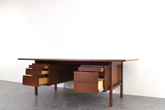 Mid-Century Large American Walnut Executive Desk – Wood (photo 8 of 18)