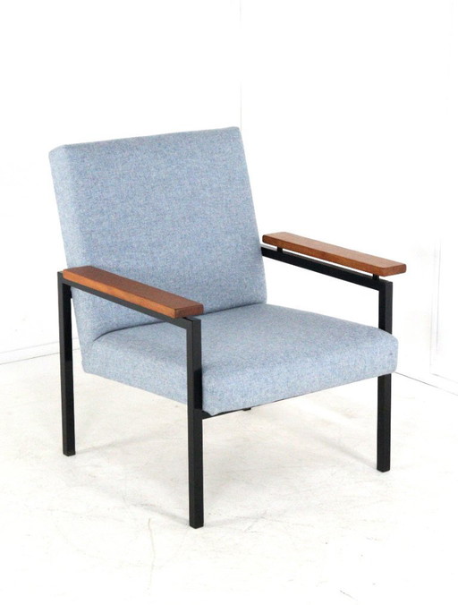 Gijs van der Sluis armchair no. 30 vintage newly upholstered