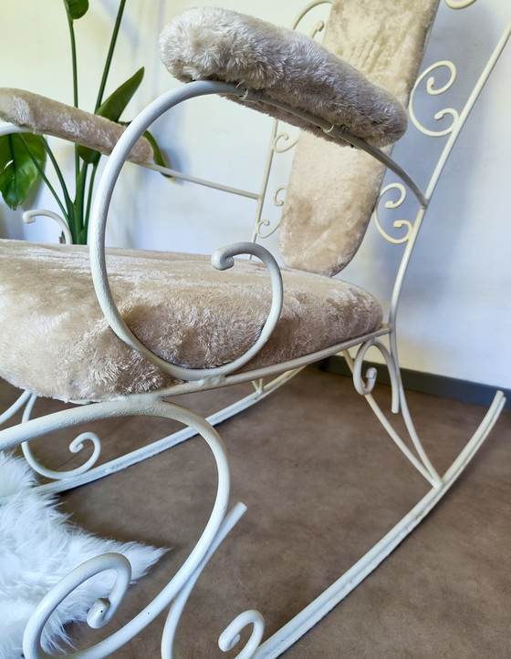 Image 1 of Sedia a dondolo appena rivestita