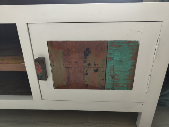 Image 1 of Televisiekast/dressoir met hout van oude Indonesische vissersbootjes