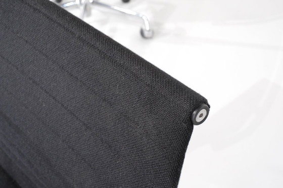 Image 1 of Ensemble de fauteuils « EA 117 » Charles Ray Eames pour ICF USA 1969.