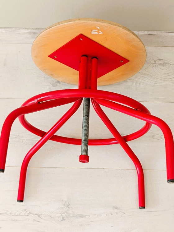 Image 1 of Antico sgabello da officina regolabile in altezza