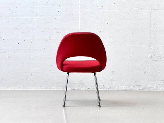 Image 1 of Eero Saarinen für Knoll International – Executive Chair mit rotem Stoffbezug, vertrieben durch Wohnbedarf Roche Basel, 1960er Ja