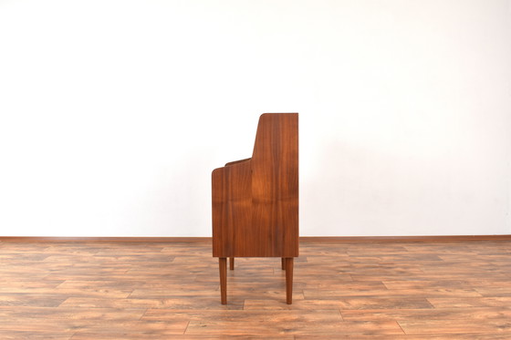 Image 1 of Mid Century Deense notenhouten secretaire, 1960S.