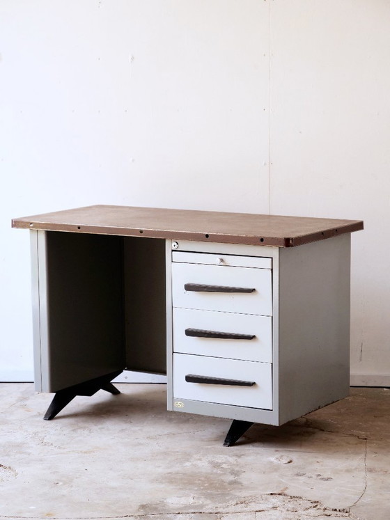Image 1 of Scrivania SANSEN in stile vintage moderno, formato compatto, risalente al secolo scorso.