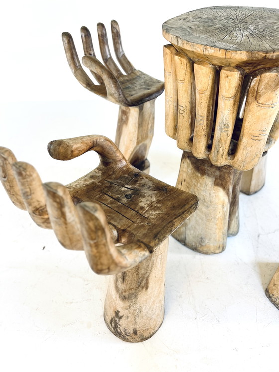 Image 1 of Vintage Handgesneden Handvormige Barkrukken + Tafel ‘70
