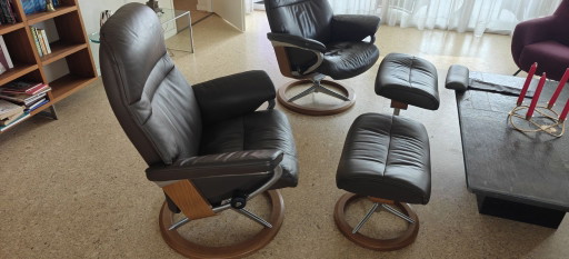 2 Stressless Sunrise M Verstellbarer relaxsessel und Hocker