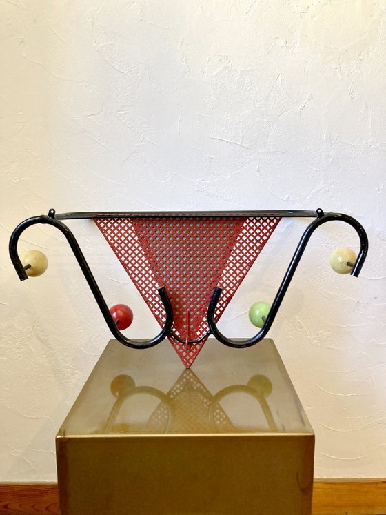 Image 1 of Wandkapstok, jaren 1950, toegeschreven aan Mathieu Matégot