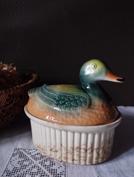 Image 1 of Een ouderwetse terrine voor paté of foie gras, in de vorm van een eend.