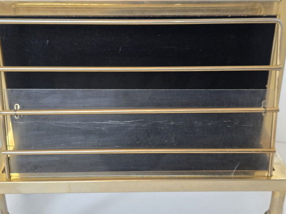 Présentoir à magazines vintage Hollywood Regency en laiton sur roulettes – Porte-revues, Brass, Plexiglass (photo 15 of 15)