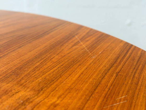 Image 1 of Mesa redonda con tablero de nogal, años 70