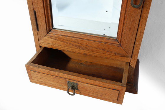 Image 1 of Art Deco scheerkast in eiken met afgeschuinde spiegel, Frankrijk ca. 1900