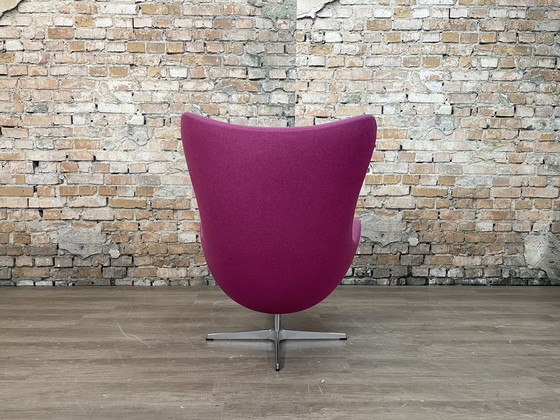 Image 1 of Fritz Hansen Egg Chair fuchsia