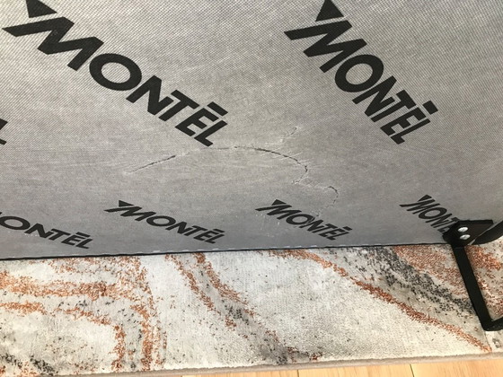 Image 1 of Divano e poltrona Montèl in pelle nera del 2023.