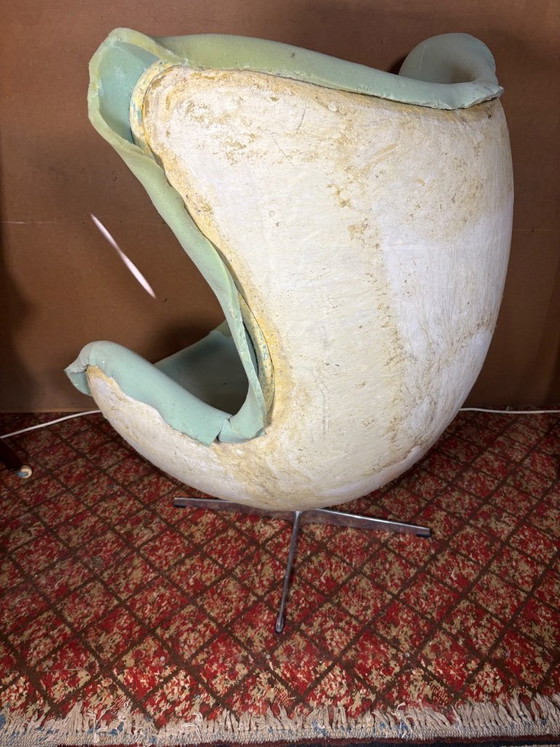 Image 1 of Poltrona Egg Chair Mid-Century Modern nello stile di Arne Jacobsen – Progetto di restauro Una fantastica poltrona Egg Chair Mid-