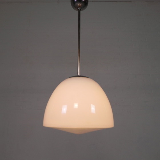 Image 1 of Oude Schoollamp Met Grote Glazen Bol In Opaalglas, Jaren 30