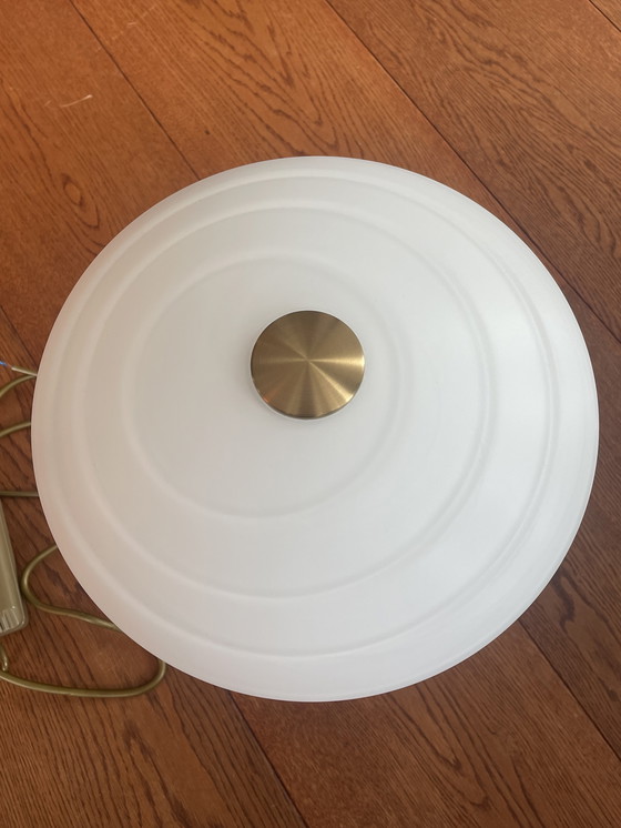 Image 1 of B+M Leuchten Lampada da tavolo in ottone opaco/lucido, vetro bianco opaco fiammato, anni '90