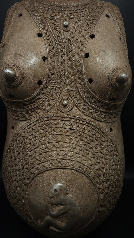 Image 1 of Arte africana • Maschera per il ventre Ndimu • Makonde • Tanzania • Alluminio