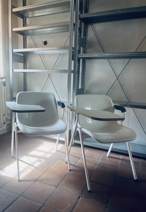 8 x Porta di accesso al museo