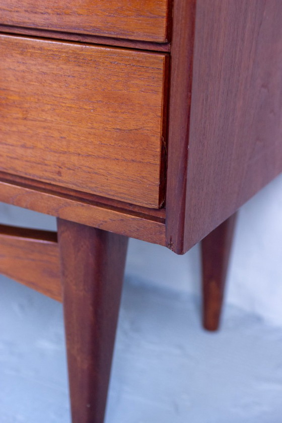 Image 1 of Armadio alto vintage in teak, cassettiera in stile danese di metà secolo.