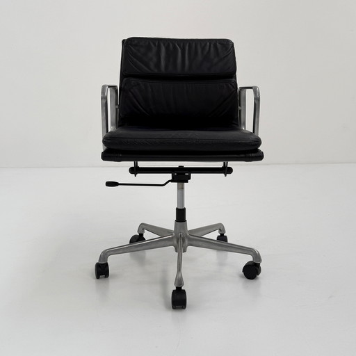 EA217 Soft Pad Leather Desk Chair by Charles & Ray Eames For ICF, 1970s