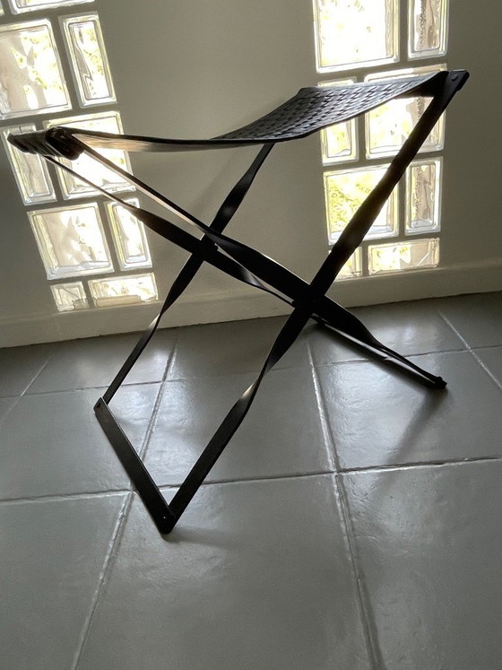 Image 1 of Tabouret haut pliant / taburette en métal et cuir tressé