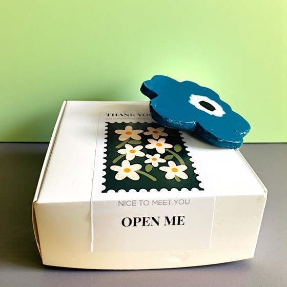 Image 1 of Spilla a mano in legno stile fiore Marimekko