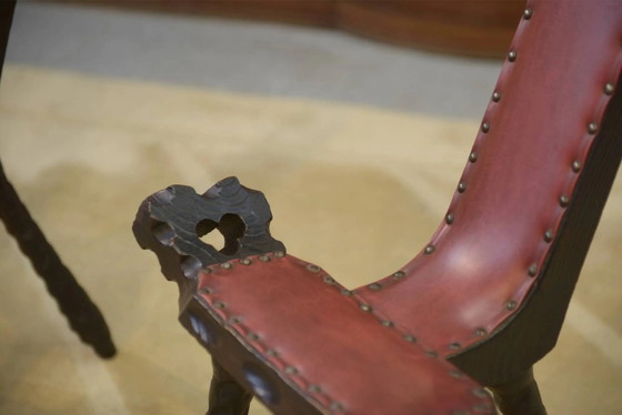 Coppia di sgabelli brutalisti a tre gambe in pino degli anni '50. – Legno (photo 3 of 6)