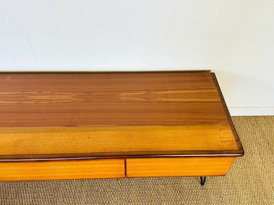 Image 1 of Aparador bajo escandinavo de teca con patas de horquilla, 1960.