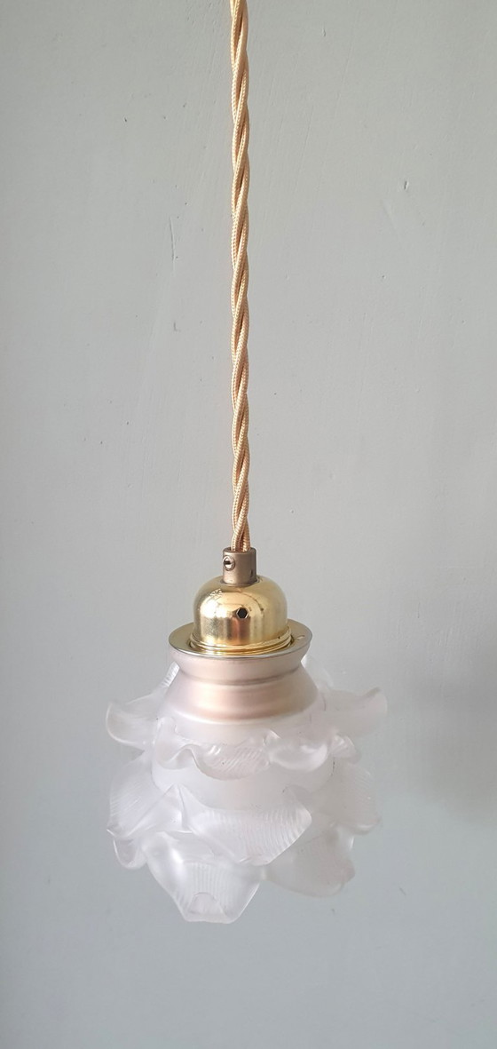 Image 1 of Antike Glas-Hängelampe. Tulpen- oder Rosenlampe aus mattiertem Glas.
