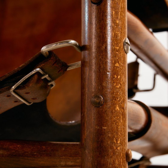 Image 1 of Poltrona e pouf in pelle di vitello ungherese, set da 2