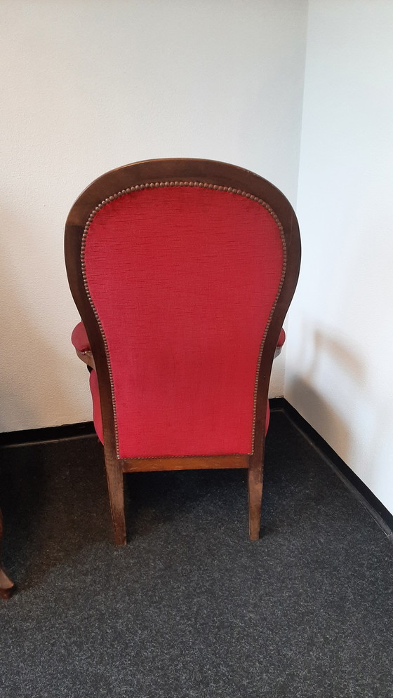 Image 1 of Set di 2 poltrone relax in velluto rosso Louis Philippe Voltaire con struttura in legno di noce.