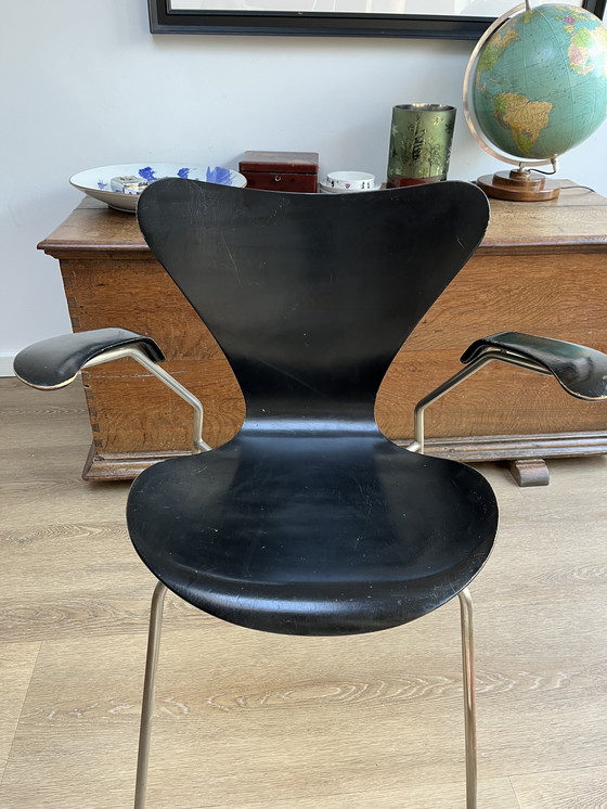 Image 1 of Fritz Hansen Vlinderstoel