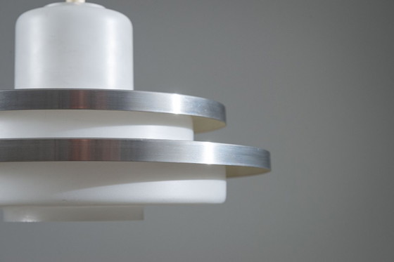 Image 1 of Doria-Pendelleuchte aus Opalglas mit dekorativen Aluminiumscheiben