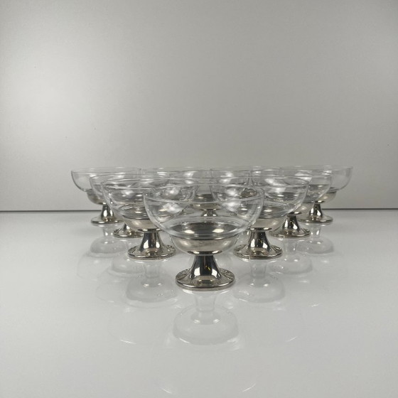 Image 1 of Juego de 10 vasos para postre/helado, de vidrio y metal (¿plata?), 1970