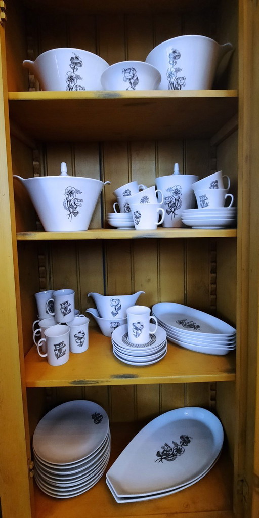 Mosa Maastricht – Vajilla “Gracia” de 39 piezas con decoración Bouquet (1960)