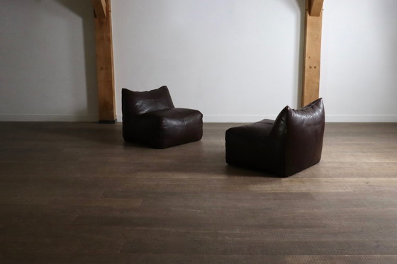 Image 1 of Ein Paar Le Bambole Lounge-Sessel aus Büffelleder, entworfen von Mario Bellini für B&B Italia, 1970er Jahre