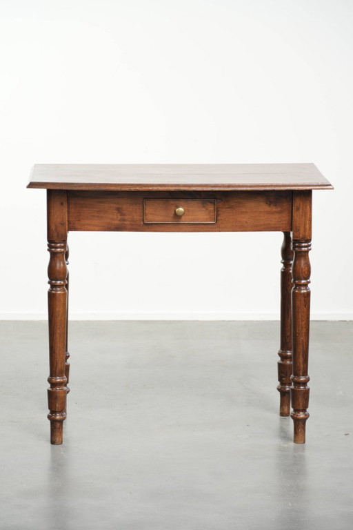 Antique English oak side table/hall/corridor table from the early 19th century with a beautiful appearance.